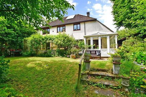 35 Beacon Close, Crowborough, TN6 1DX