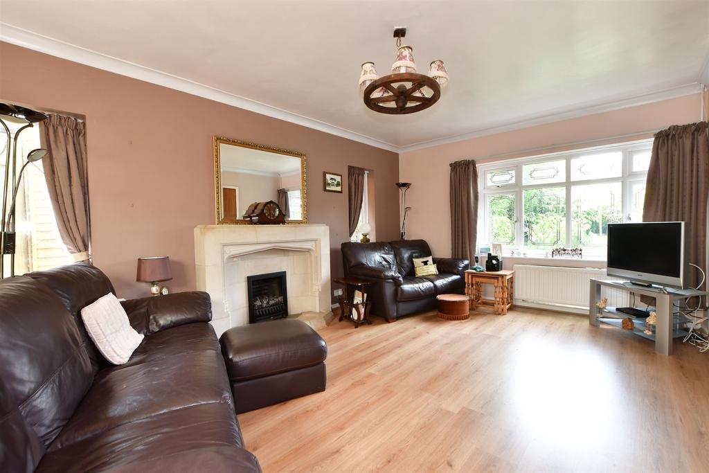 Beacon Close, Crowborough, East Sussex 3 bed detached house £675,000