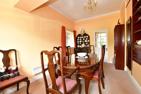 35 Beacon Close, Crowborough, TN6 1DX