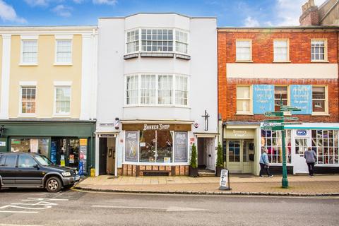 Studio to rent, Market Square, Buckingham