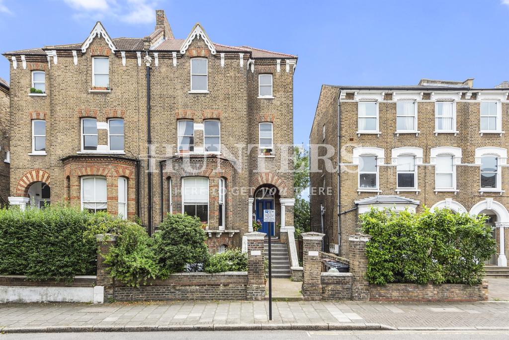 Lordship Park, London, N16 3 bed flat £2,400 pcm (£554 pw)