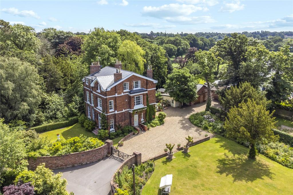Oakfield Road, Childer Thornton, CH66 6 bed detached house for sale £