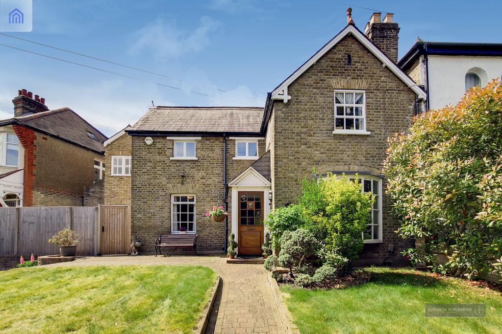 Green Dragon Lane, N21 4 bed semidetached house £975,000