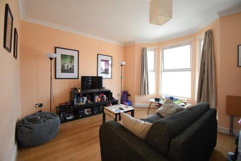 3 bedroom flat to rent - Elm Road, London, E11