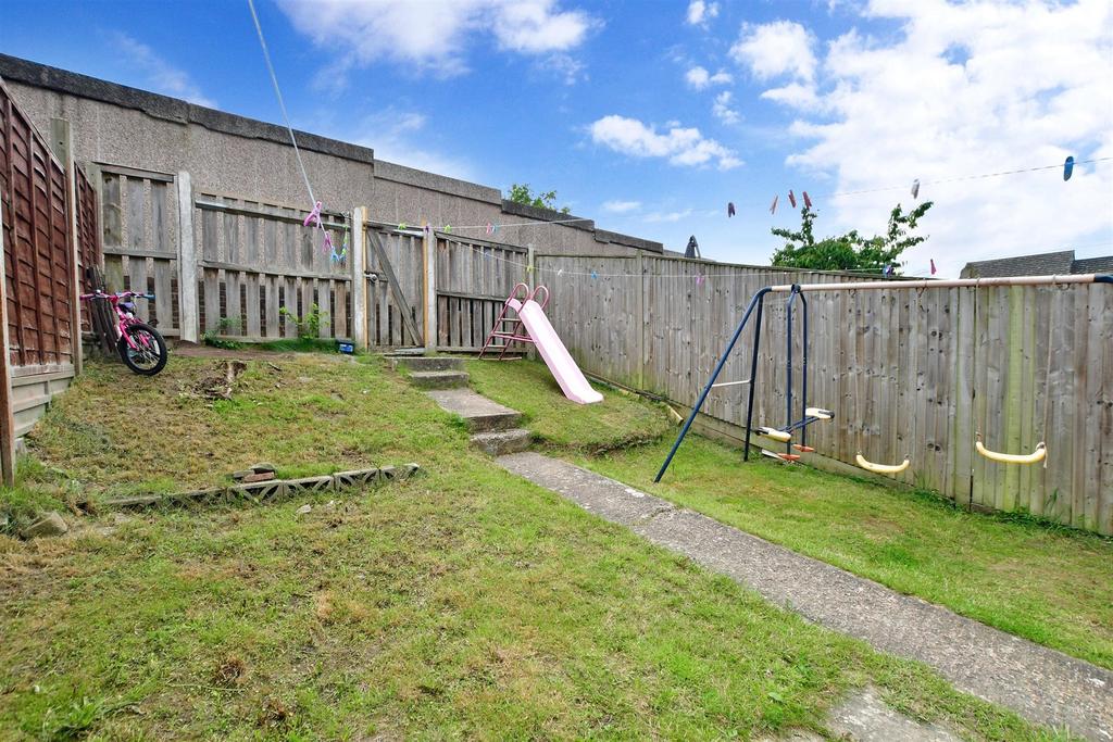 Seaford Road, Broadfield, Crawley, West Sussex 3 bed terraced house for
