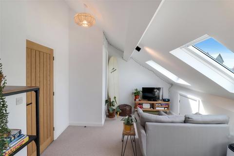 1 bedroom apartment to rent, Queen Annes, High Street, Bideford, EX39