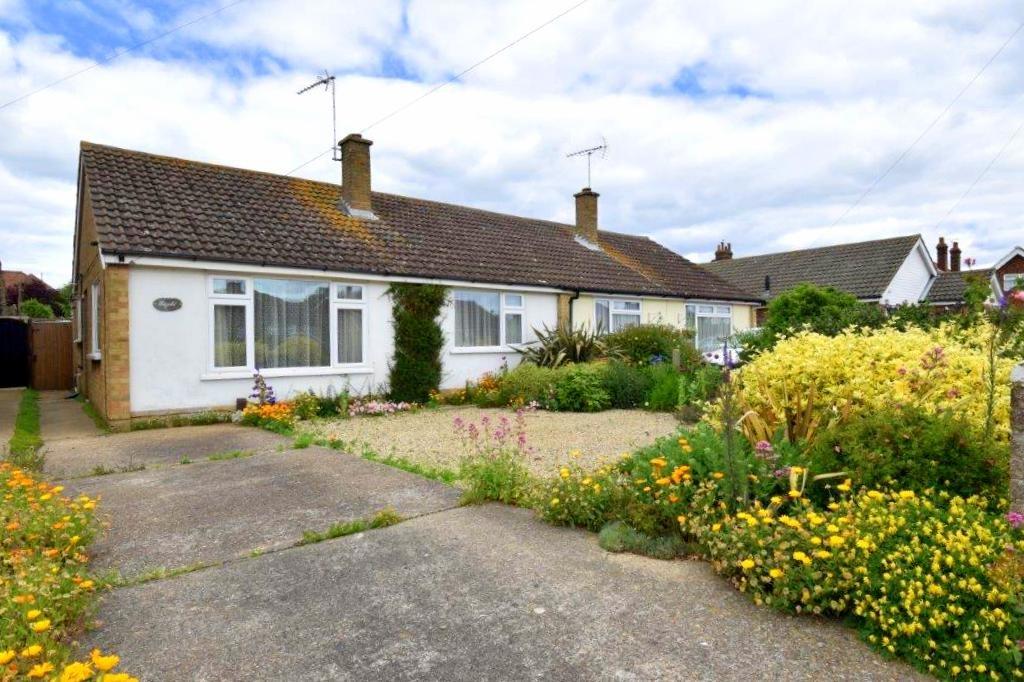 Kemsley Road, Felixstowe, IP11 9AP 2 bed semidetached bungalow £250,000