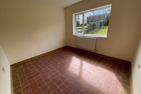3 Bron Gwendraeth, Pontyates, Llanelli, SA15 5UA