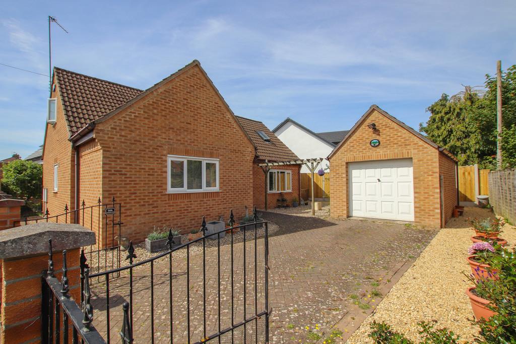 Hinton Close, Saltford 3 bed detached house £550,000