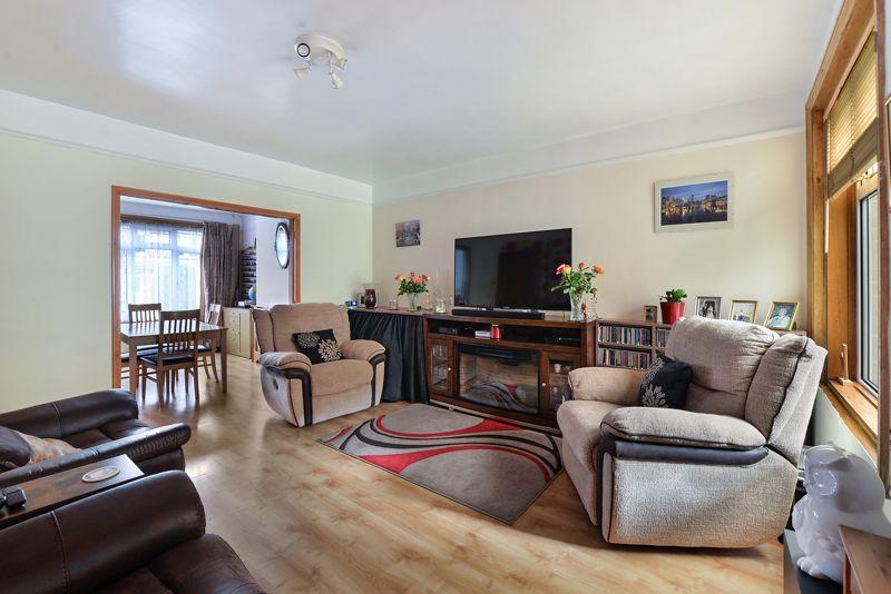 Douglas Road, Tonbridge, TN9 2TN 3 bed terraced house £1,300 pcm (£300 pw)