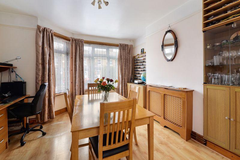 Douglas Road, Tonbridge, TN9 2TN 3 bed terraced house £1,300 pcm (£300 pw)