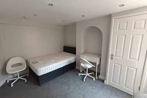 1 bedroom house of multiple occupation to rent, Wellington Street, Luton, Bedfordshire