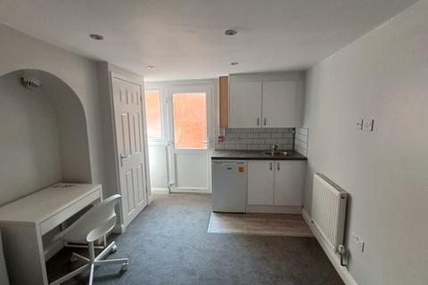 1 bedroom house of multiple occupation to rent, Wellington Street, Luton, Bedfordshire