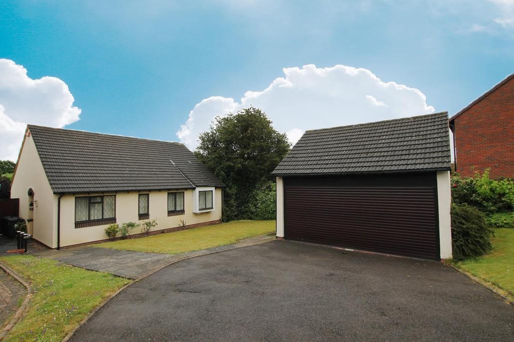 Salisbury Grove, Sutton Coldfield... 3 bed detached bungalow £365,000