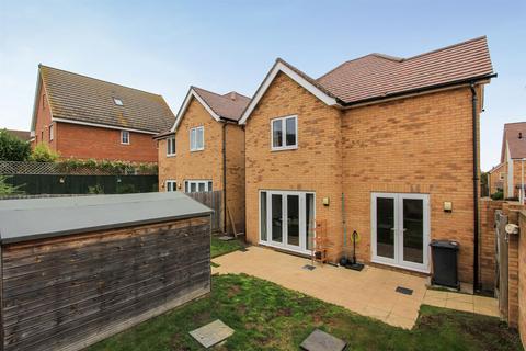 6 Aurum Close, Whitstable, CT5 3FN