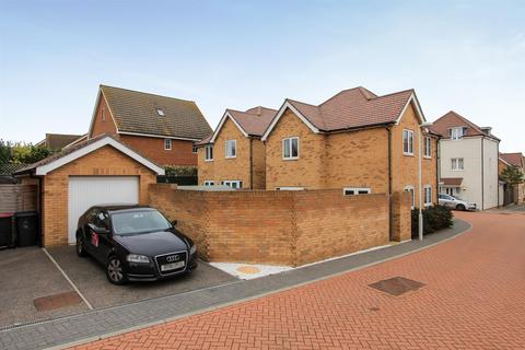 6 Aurum Close, Whitstable, CT5 3FN