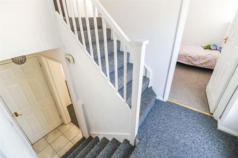 77 Collins Meadow, Harlow, CM19 4EN