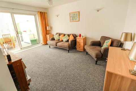 77 Collins Meadow, Harlow, CM19 4EN