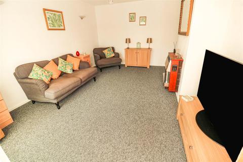 77 Collins Meadow, Harlow, CM19 4EN