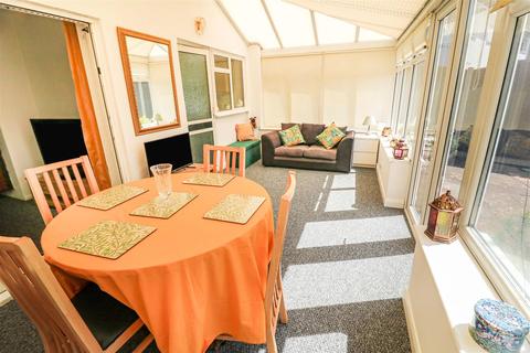 77 Collins Meadow, Harlow, CM19 4EN