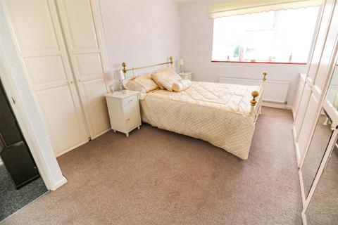 77 Collins Meadow, Harlow, CM19 4EN