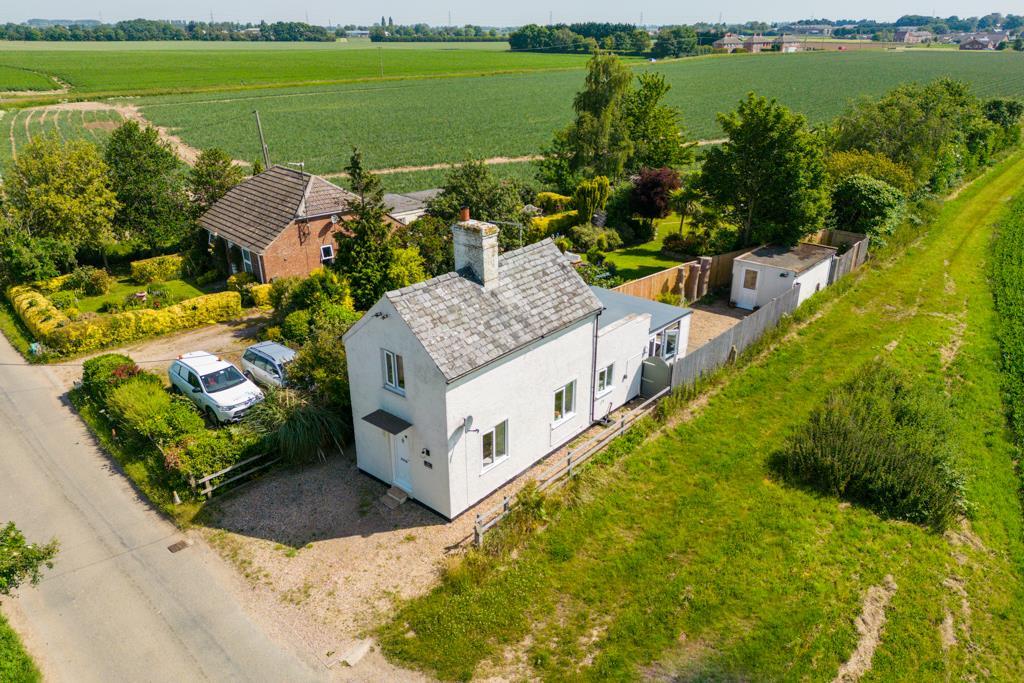 Hogsgate, Moulton, Spalding 2 bed detached house £200,000