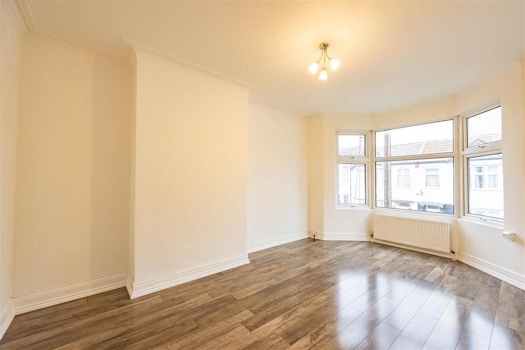 Inverness Avenue, WestcliffonSea 3 bed terraced house £325,000