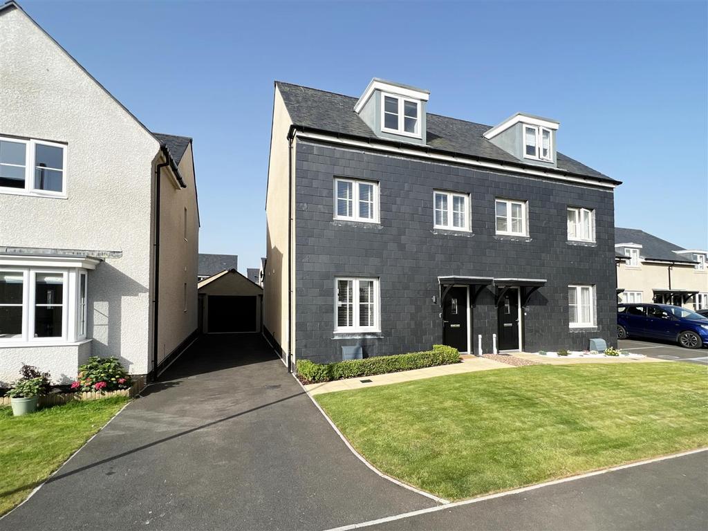 Leader Close, Brixham 3 bed semidetached house for sale £425,000