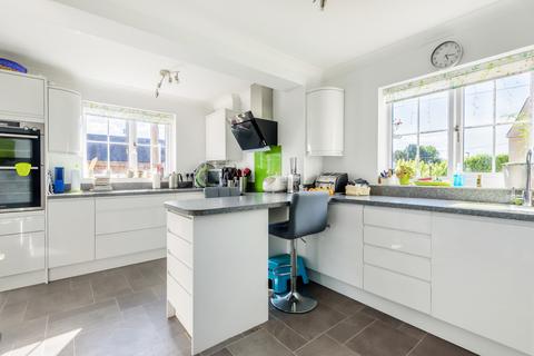 4 bedroom house for sale - Calne Road, Lyneham, Wiltshire, SN15