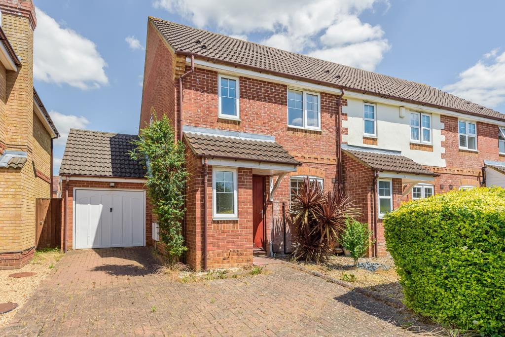 Carnation Way, Aylesbury, HP21 3 bed end of terrace house £1,550 pcm (£358 pw)