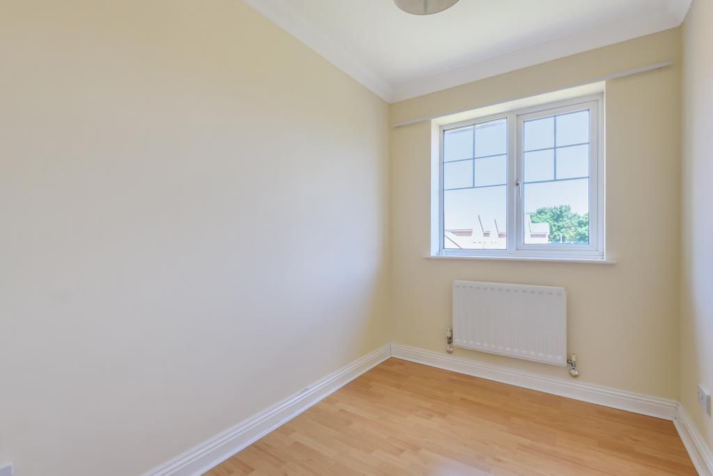 Carnation Way, Aylesbury, HP21 3 bed end of terrace house £1,550 pcm (£358 pw)