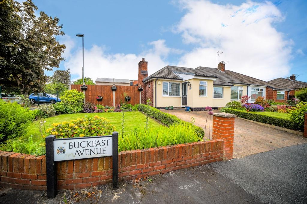 Buckfast Avenue, Haydock, WA11 0RP 3 bed bungalow £200,000