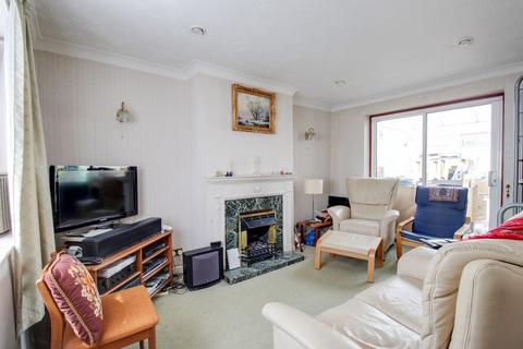 102 Brooklands Drive, Leighton Buzzard, LU7 3PE