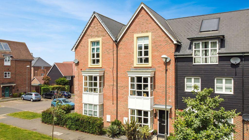 Stadium Approach, Aylesbury HP21 9ER 4 bed townhouse £465,000