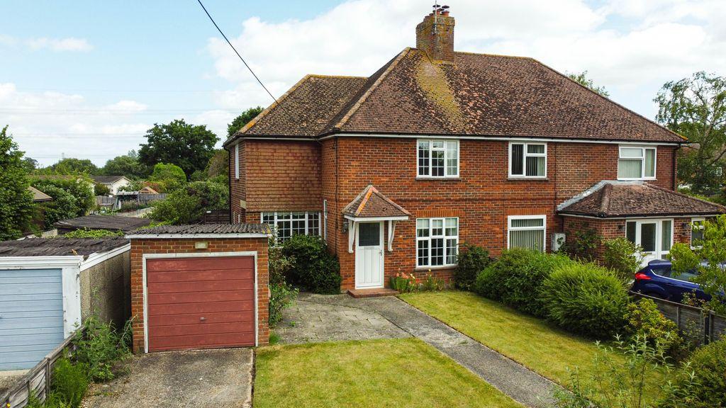 Northfield Road, SherfieldonLoddon... 3 bed semidetached house £