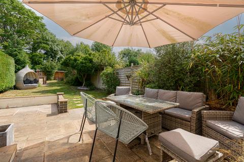 62 Read Road, Ashtead, KT21 2HS