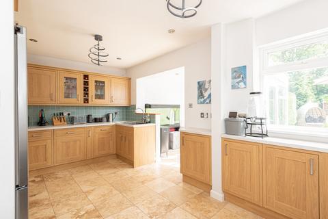 62 Read Road, Ashtead, KT21 2HS