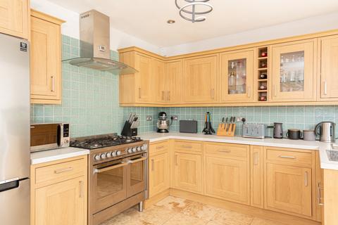 62 Read Road, Ashtead, KT21 2HS