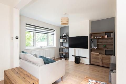 62 Read Road, Ashtead, KT21 2HS
