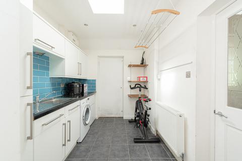 62 Read Road, Ashtead, KT21 2HS