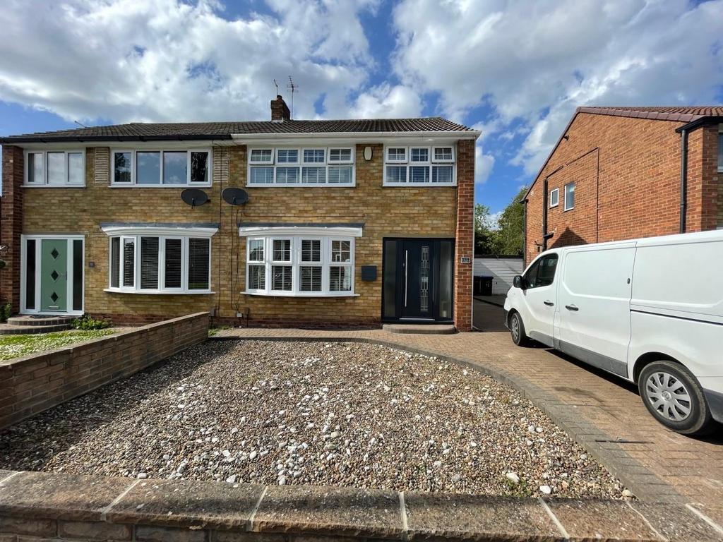 Chestnut Drive, MartonInCleveland... 3 bed semidetached house £180,000