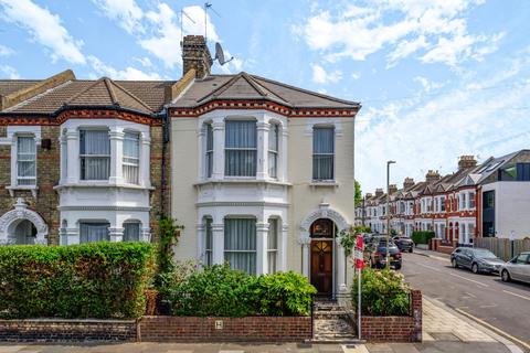 4 bedroom end of terrace house for sale - Wroughton Road, Battersea