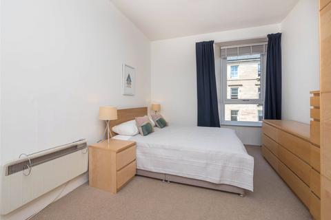 2 bedroom flat to rent, Albert Street, Edinburgh, EH7