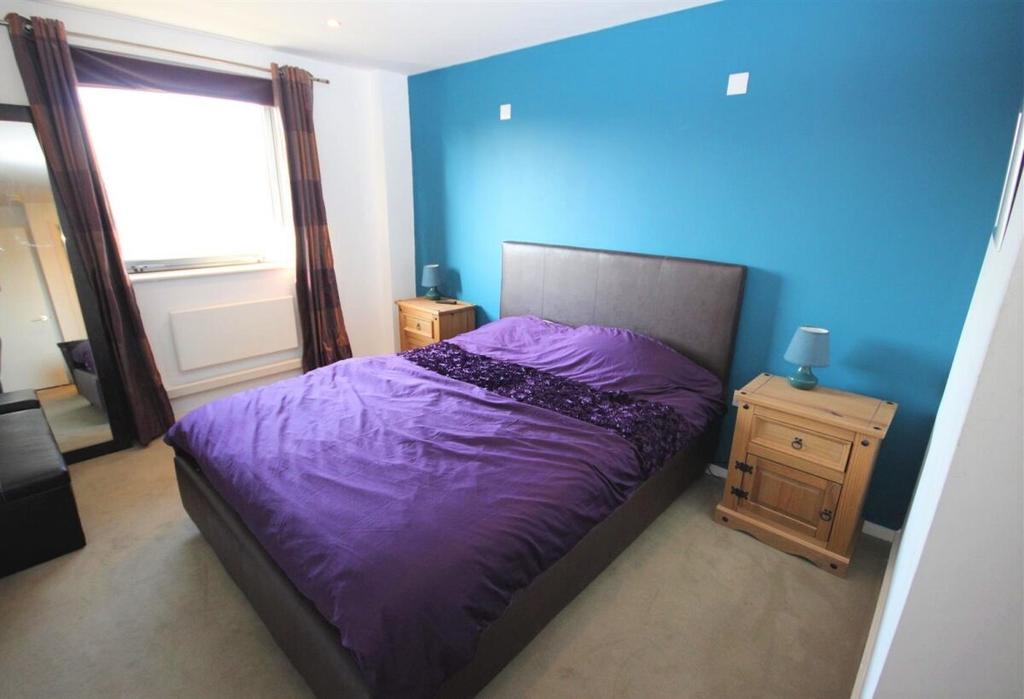 Master bed1