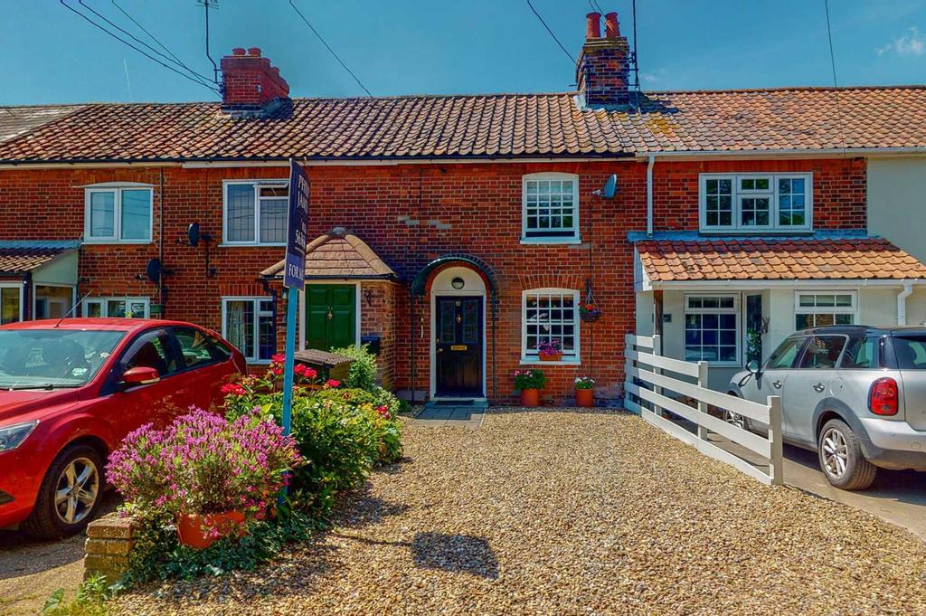 Tilkey Road, Coggeshall 2 bed terraced house for sale £335,000