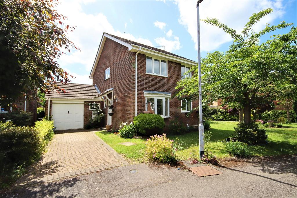 Lowbrook Drive, Maidenhead 4 bed detached house for sale £600,000