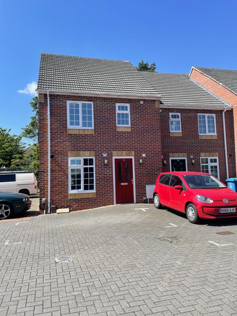 Dudley Gardens, Poole BH12 3 bed semidetached house £1,300 pcm (£300 pw)