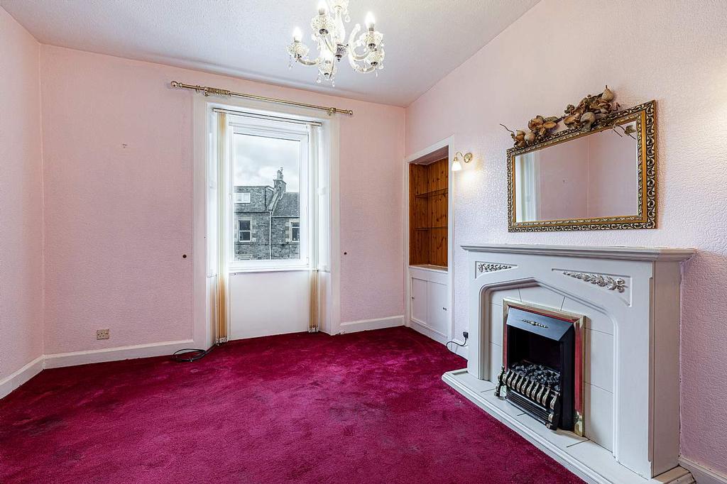 6 Roxburgh Place, Galashiels TD1 1HE 2 bed flat for sale £100,000