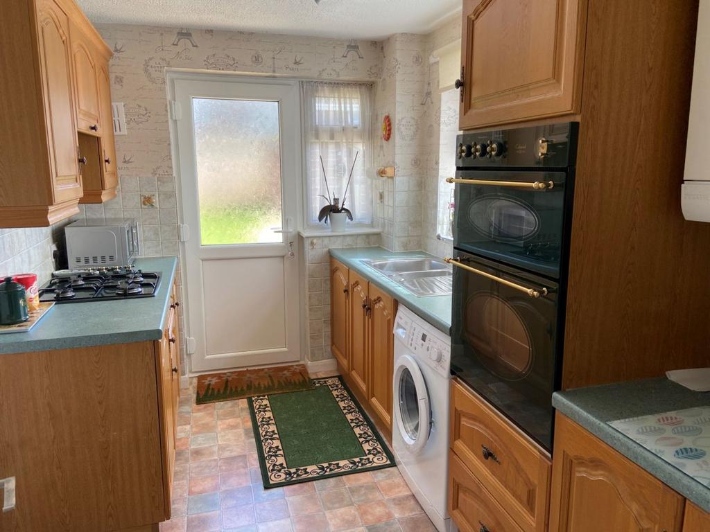 Manning Road, Moulton, Northampton NN3 7XD 3 bed semidetached house