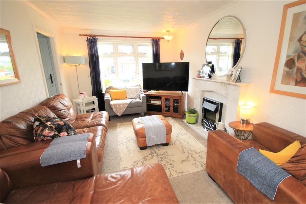 Esk Avenue, Dean Park, Renfrew 3 bed semidetached house £214,995